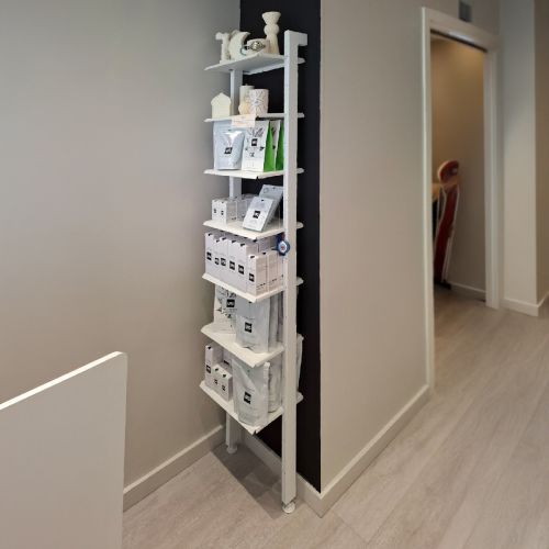 Etagère présentation salon esthétique